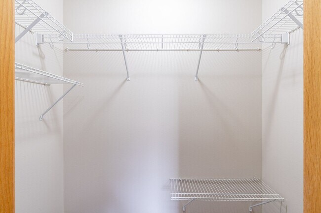 Building Photo - 2 Bedroom 2 Bathroom Town House - End Unit