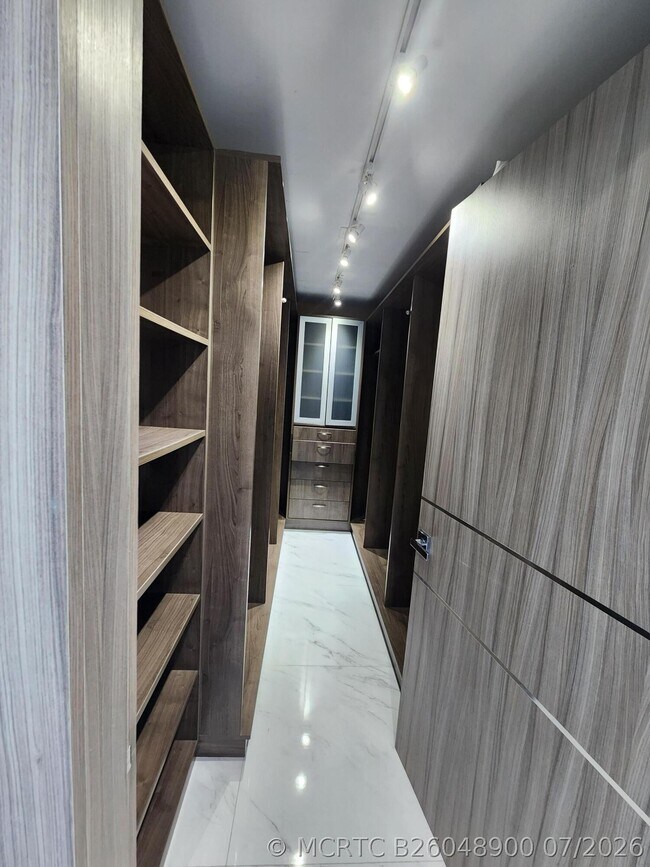Building Photo - 17301 Biscayne Blvd