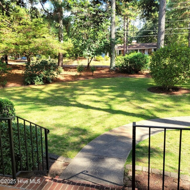 Building Photo - 62 Pine Ridge Dr