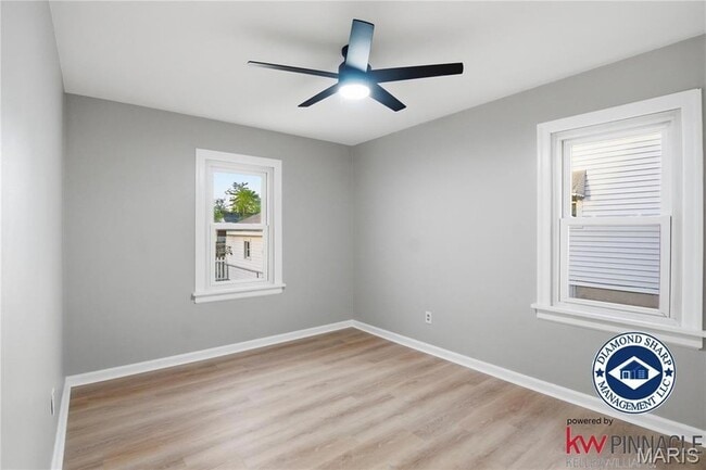 Building Photo - 128 Mounds Ave