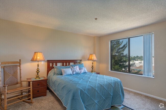 1BR, 1BA - 483SF - Hickory Glen, Active Senior Living