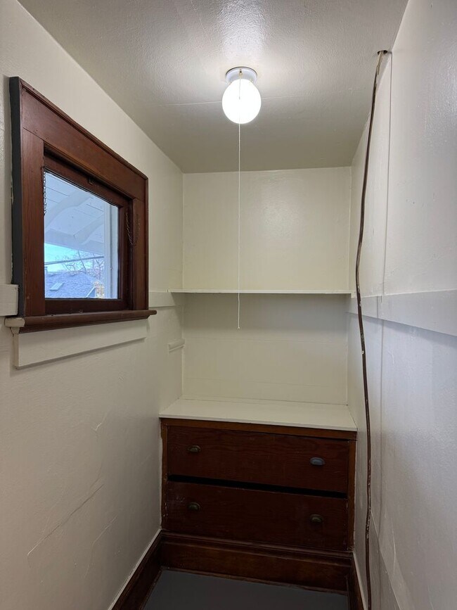 Building Photo - Studio in Downtown Eugene