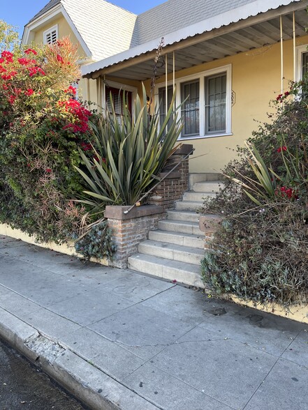Front steps - 502 N Kingsley Dr