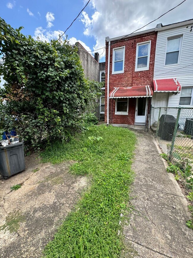 Building Photo - Rowhome for rent in Baltimore!