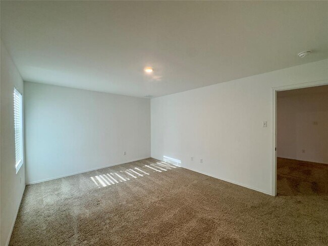 Building Photo - 512 Gabbro Gdns