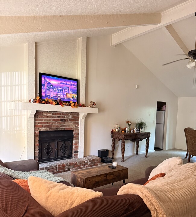 Building Photo - 2837 E Monroe Terrace