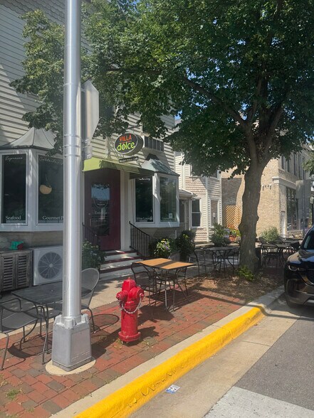 Building Photo - 1830 Parmenter St