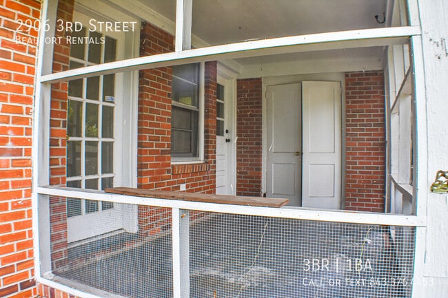 Building Photo - 2906 3rd St