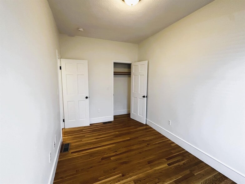 Building Photo - 112 5th St