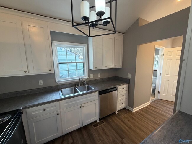 Building Photo - 1903 Enolam Blvd SE