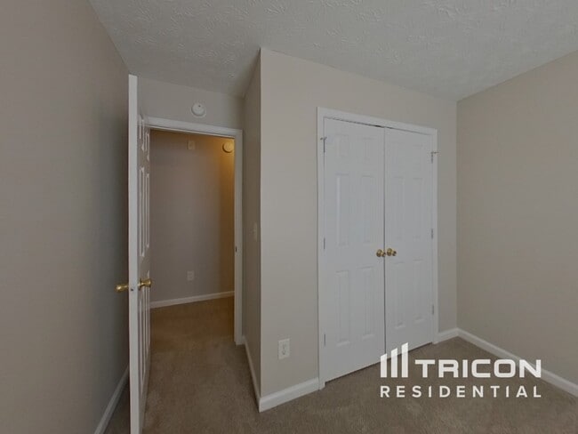 Building Photo - 6090 Flagstaf Walk