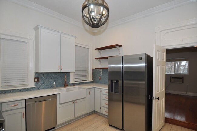 Building Photo - Beautiful Salt Lake Home for Rent