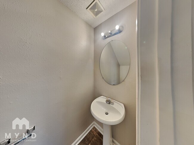Building Photo - 2395 Raven Cir