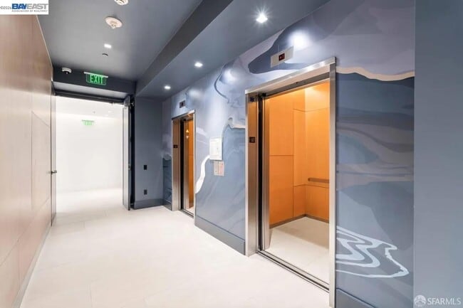 Building Photo - 501 Beale St