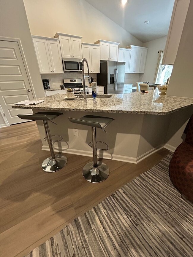 Building Photo - Lovely Furnished Home - $200 Off 1st Month Rent (Upon Approval)