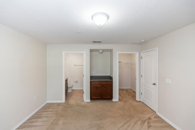 Building Photo - 3-story, 3/3.5, updated, townhome in the heart of Baldwin Park!