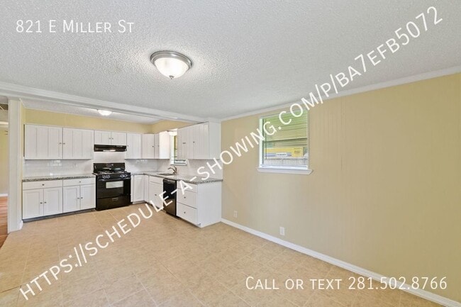 Building Photo - 821 Miller St