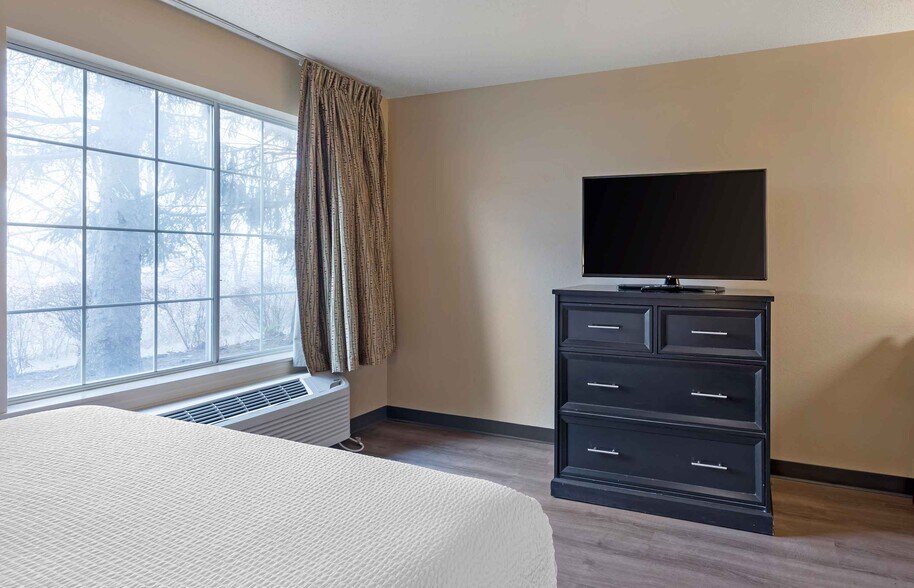Building Photo - Furnished Studio-St. Louis - Airport - Central