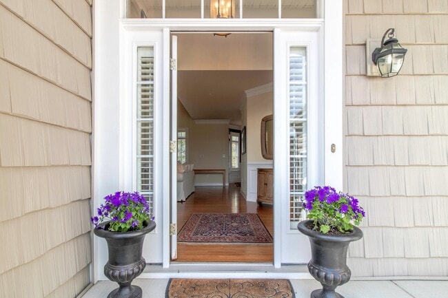 Building Photo - SHORT TERM - FURNISHED OR UNFURNISHED - SINGLE FAMILY - RBYCC