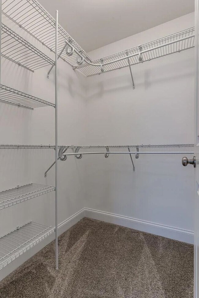 Building Photo - Like-new home located at the heart of the ...