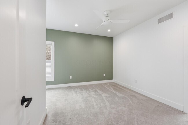 Building Photo - 1102 Summit St