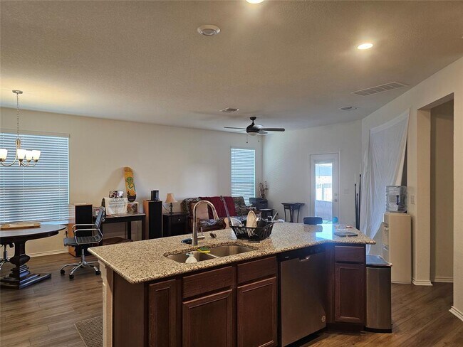 Building Photo - 210 Summit Dr