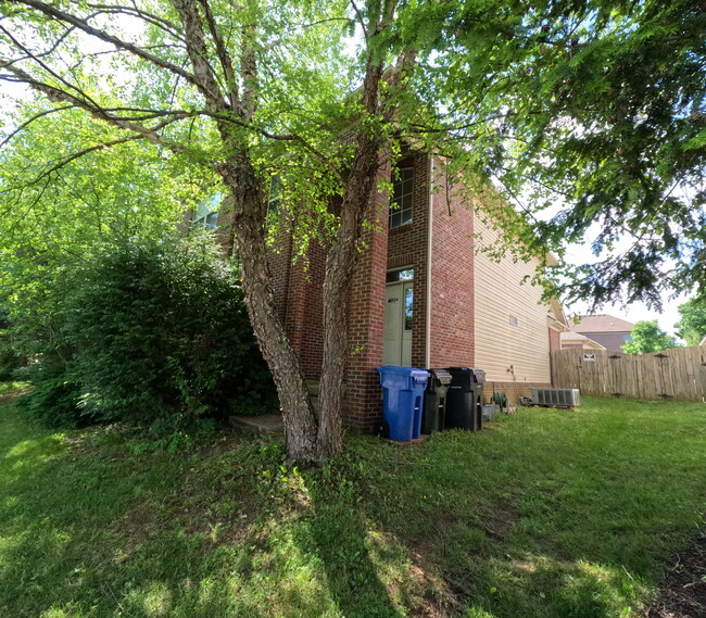 Building Photo - 4332 Clearwater Way