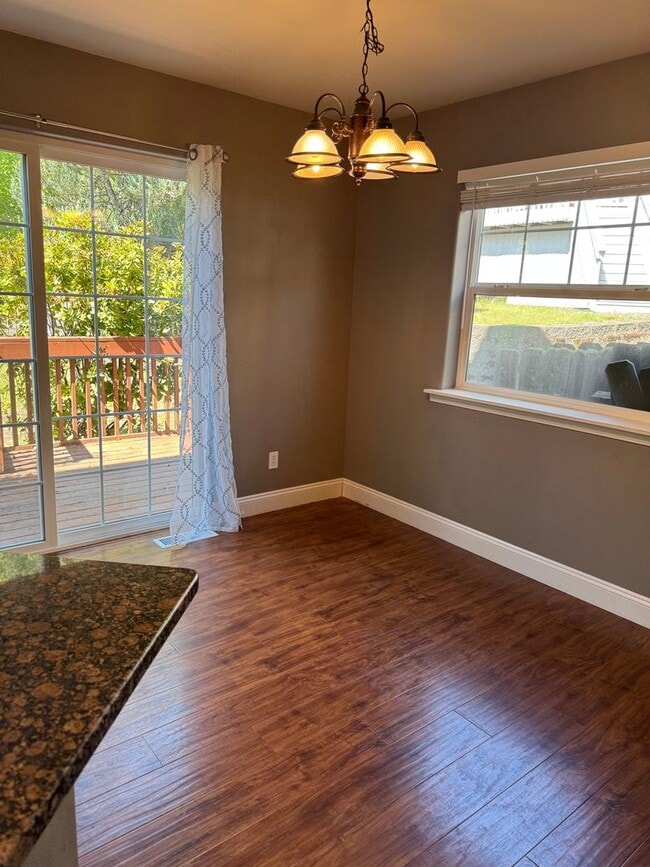 Building Photo - 3 Bedroom 2.5 Bath in Four Seasons HOA