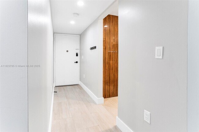 Building Photo - 2821 N Miami Beach Blvd