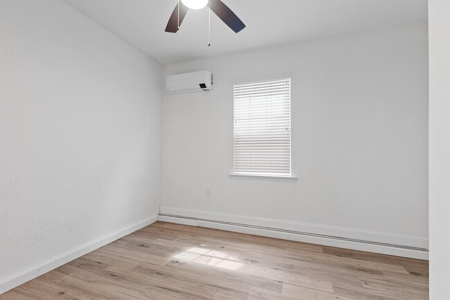 Building Photo - 5643 Fletcher Oaks Dr
