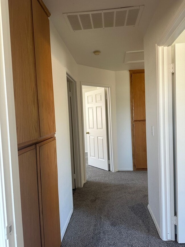 Building Photo - Riverbank Home Available NOW!!