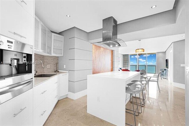 Building Photo - 16699 Collins Ave