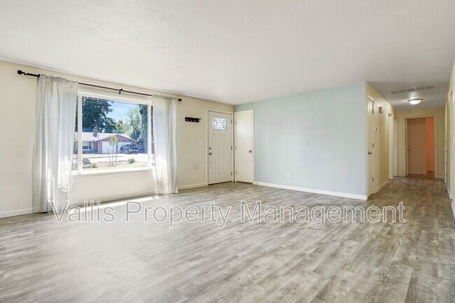 Building Photo - 453 Hrubetz Rd SE