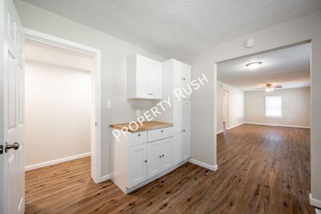 Building Photo - 169 Everglades Blvd