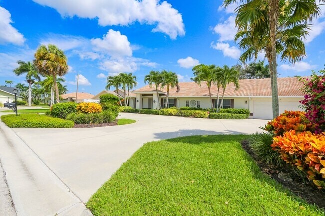 Building Photo - ** LELY COUNTRY CLUB UNFURNISHED 3 BEDROOM...