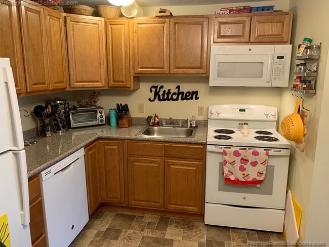 Building Photo - 39 Dinan Dr
