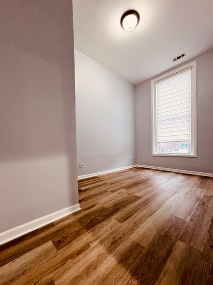 Building Photo - 2657 W North Ave