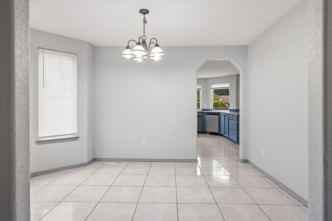 Building Photo - 6748 3rd Way SE