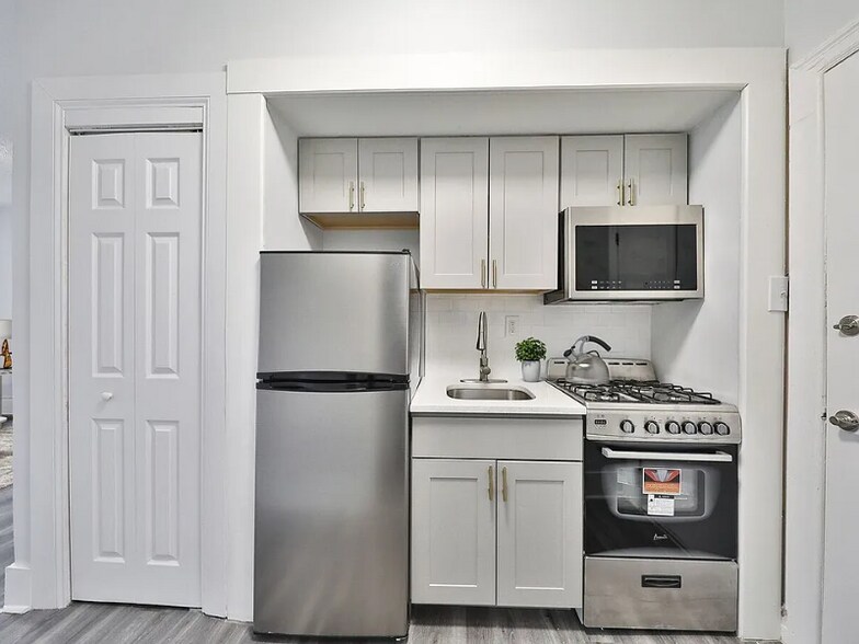 Building Photo - 2220 Walnut St