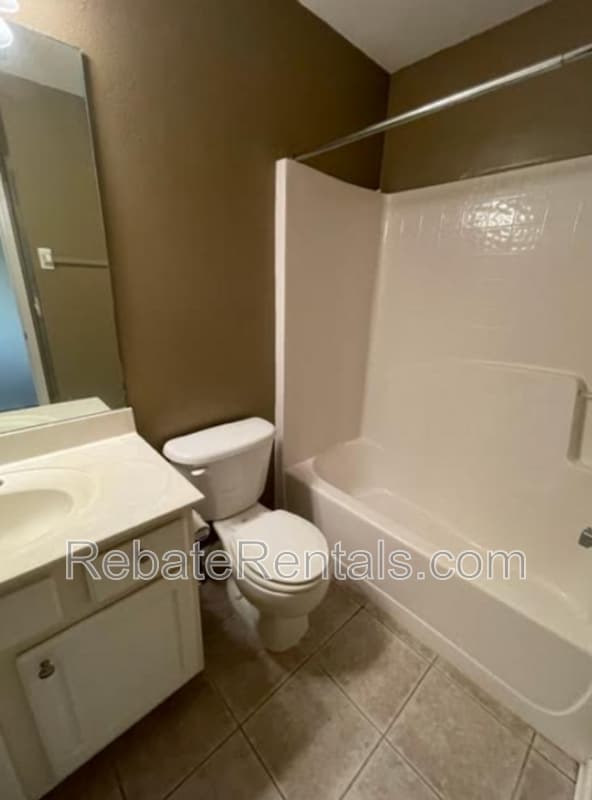 Building Photo - 11043 Castlemain Cir E