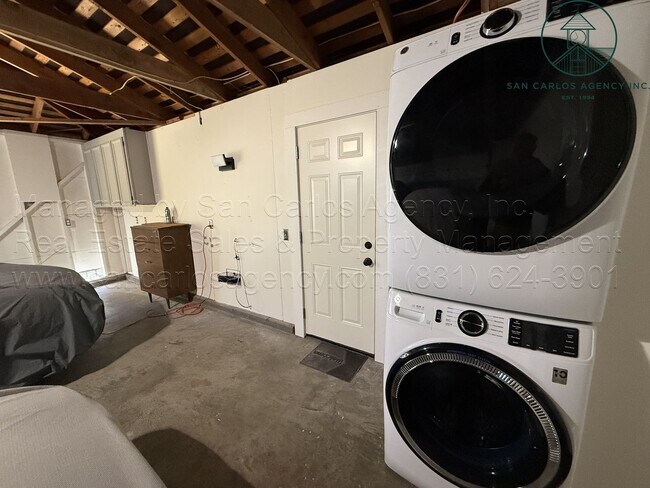 Building Photo - Impeccable Laureles Grade Estate Property with Valley Views