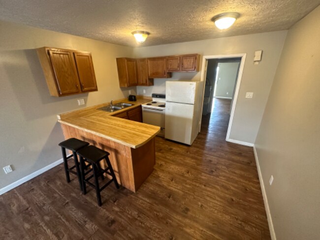 Building Photo - 735 Cave St