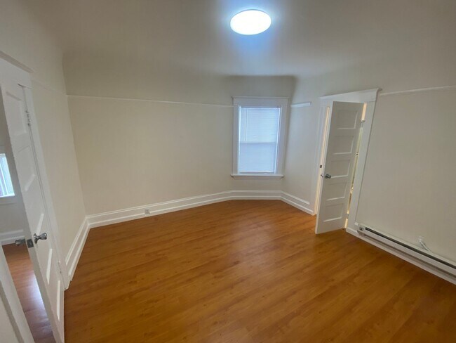 Building Photo - 809-811 26th St