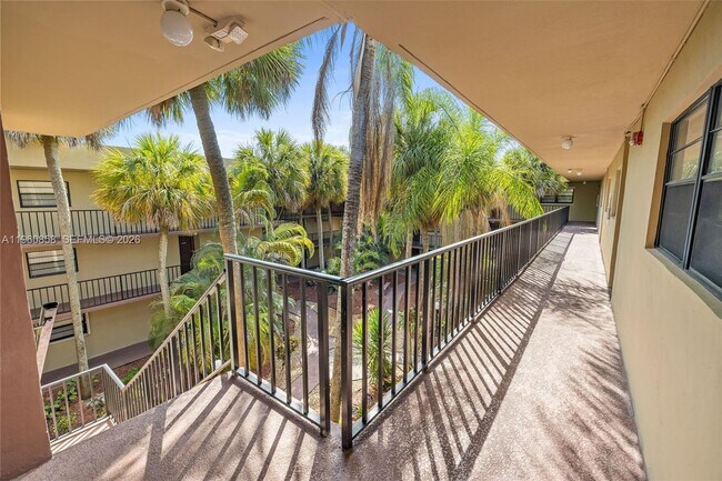 Building Photo - 10835 SW 112th Ave