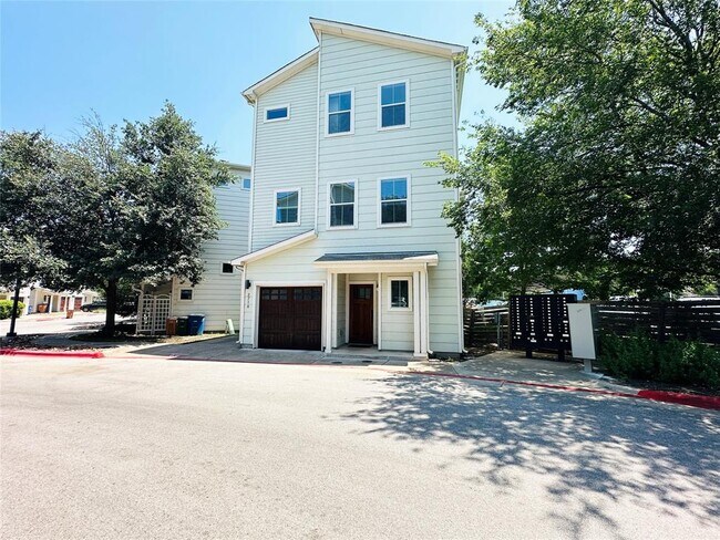 Building Photo - 2716 Halcyon Dr