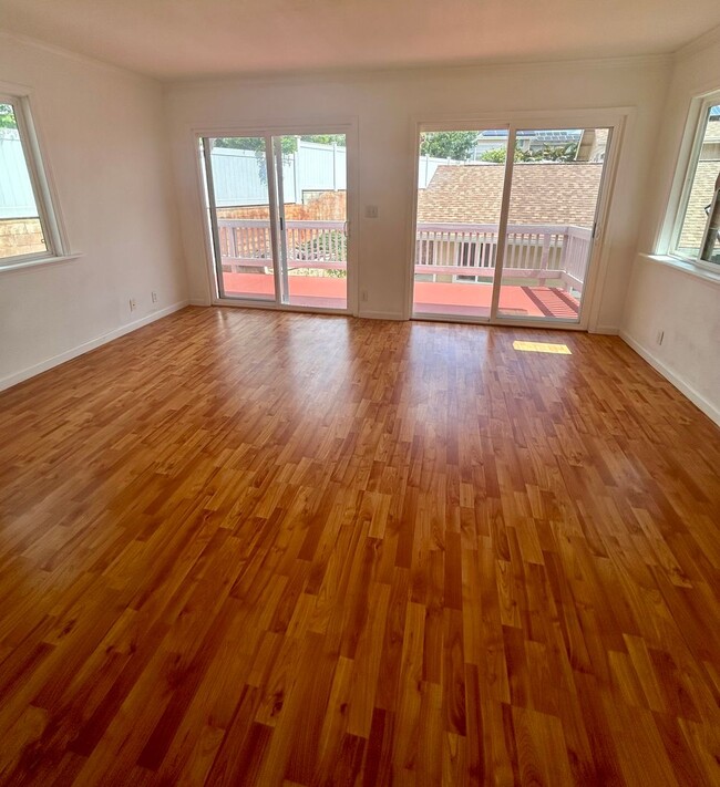 Building Photo - Beautiful & Spacious 5-Bedroom, 4-Bath Sin...