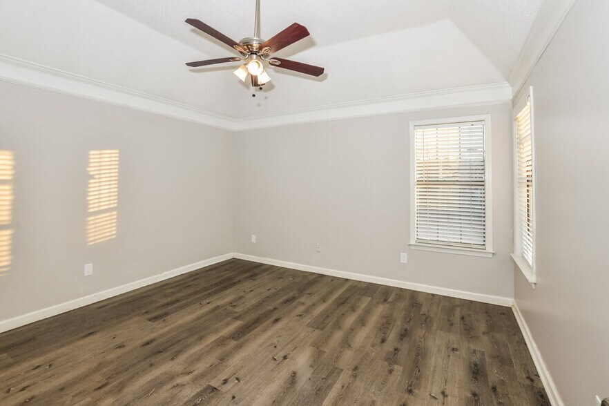 Building Photo - 6589 Silver Oak Cove