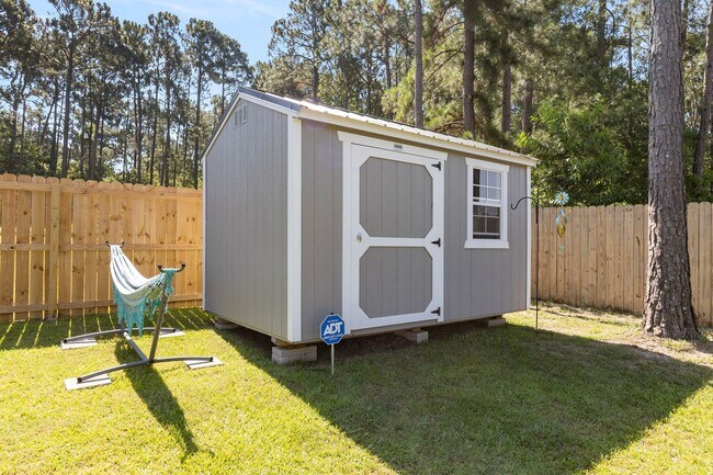 Building Photo - Beautiful 3 Bedroom 2 Bath Ranch