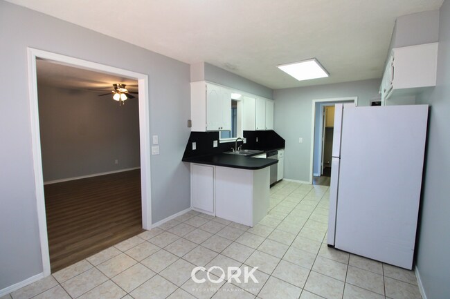 Building Photo - 708 Teal Pl