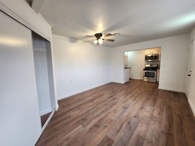 Building Photo - Renovated Beauty with a full-service Casita